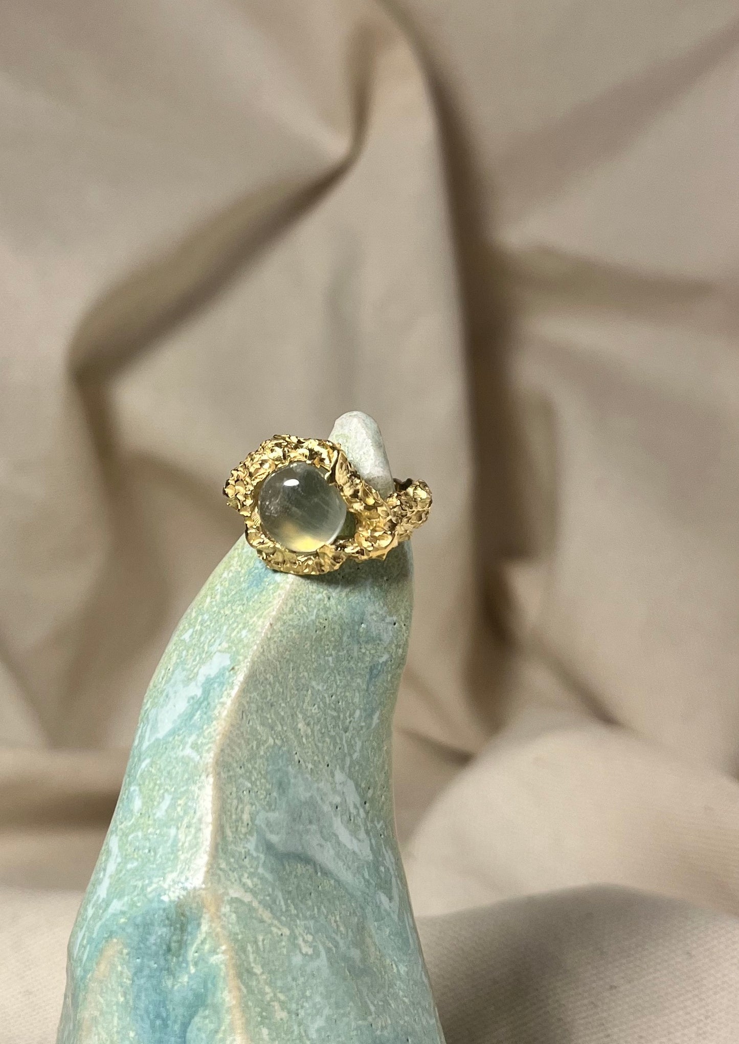 ROUND PREHNITE CABOCHON