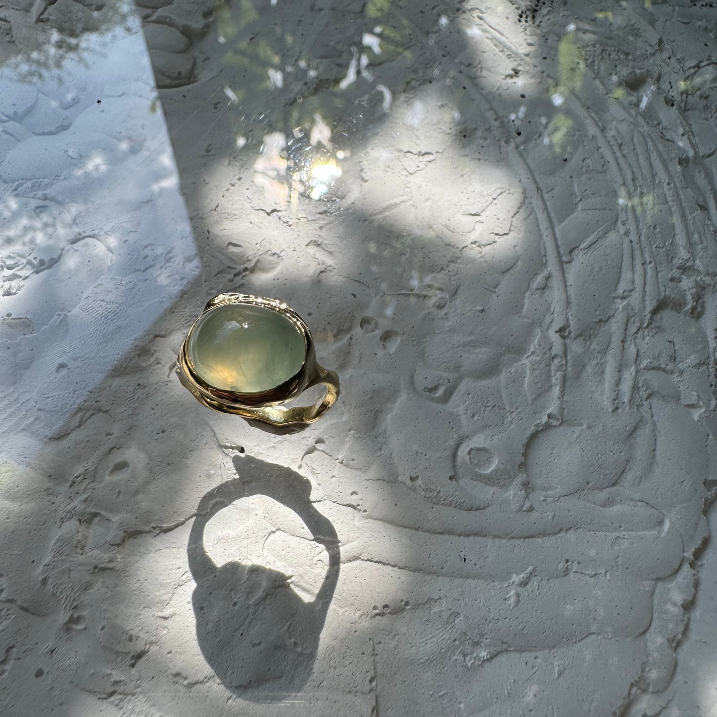 PREHNITE CABOCHON