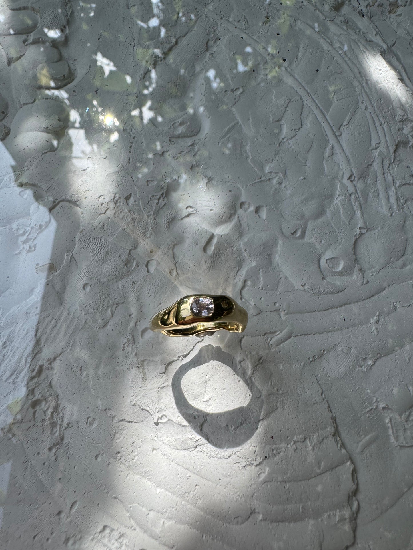 WHITE SPINEL
