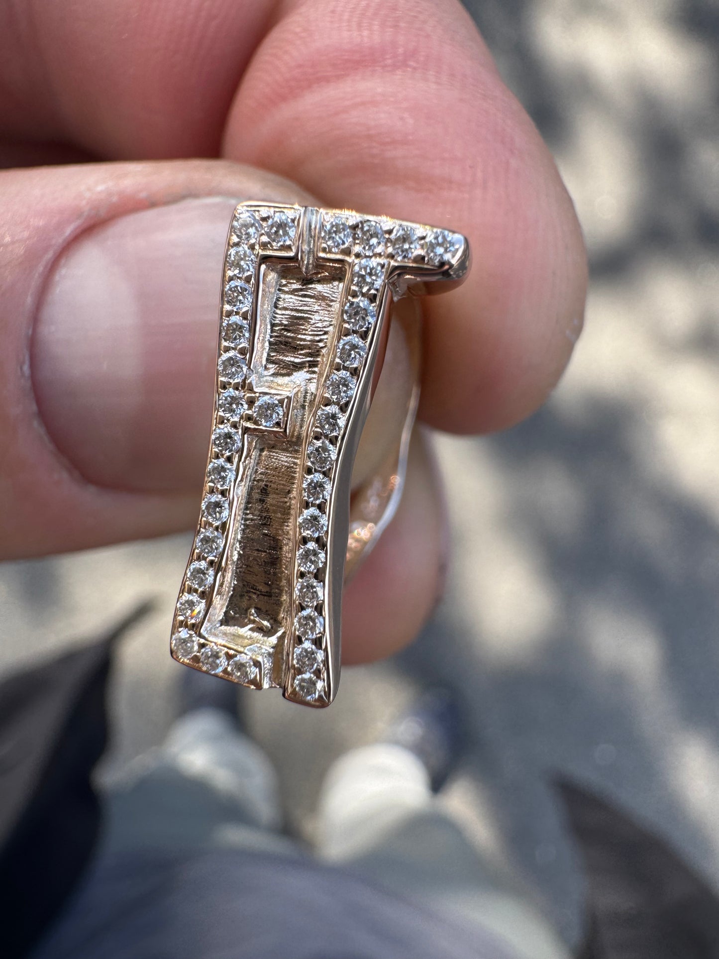 'ET' RING