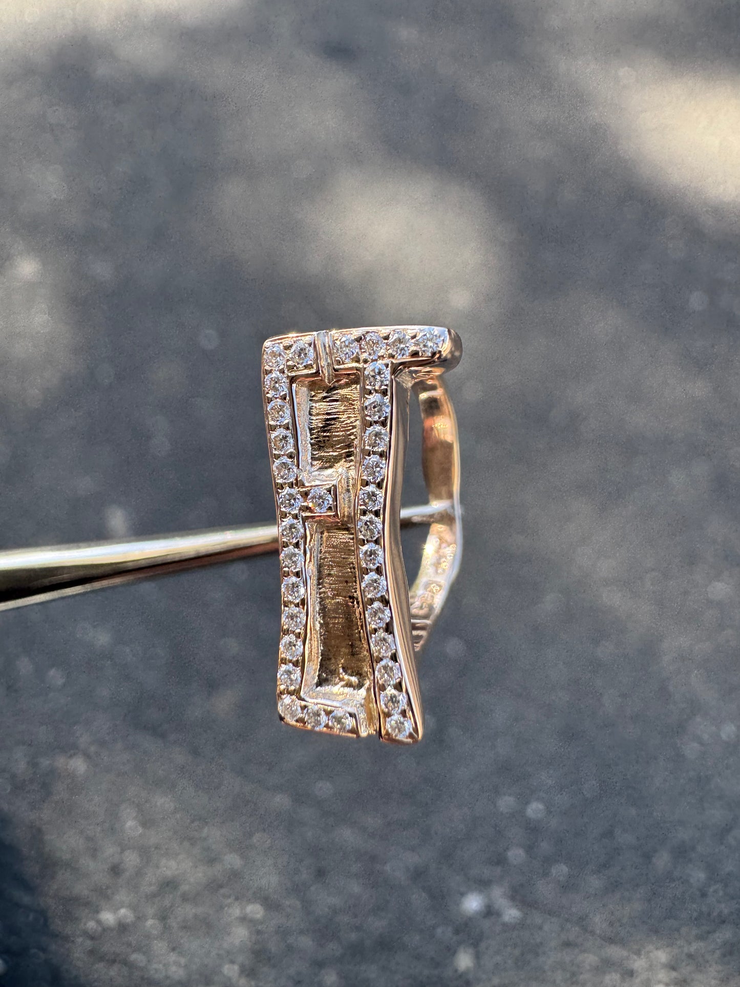 'ET' RING