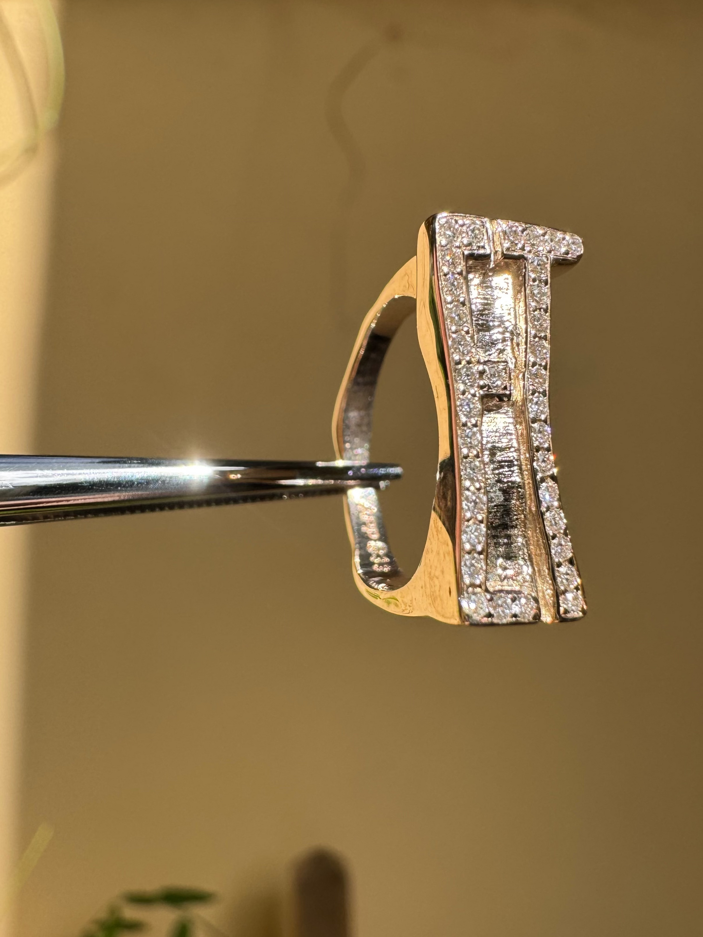 'ET' RING
