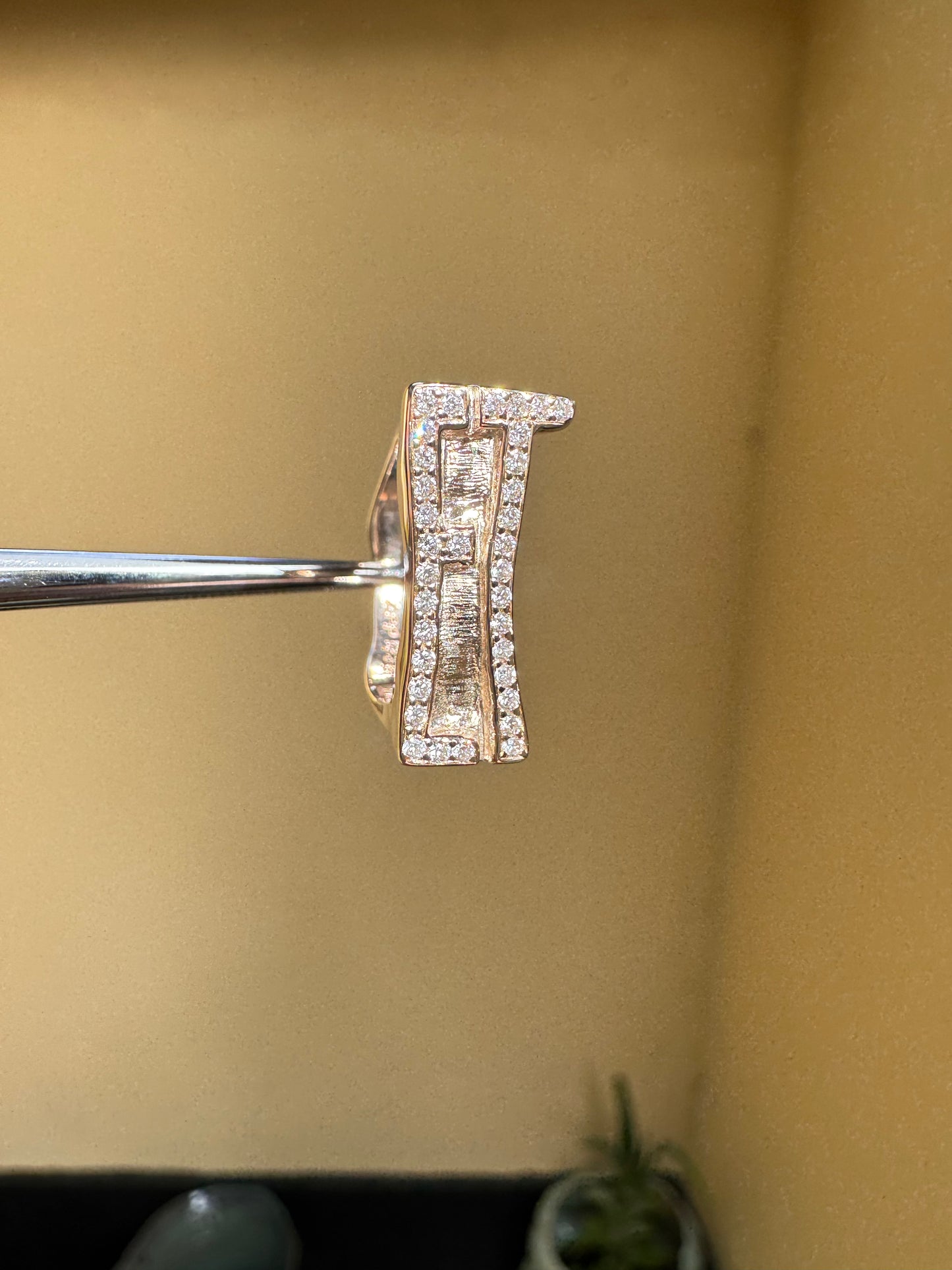 'ET' RING